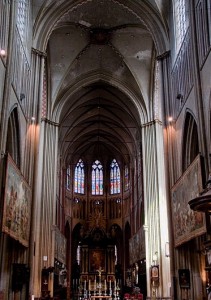 Vista del interior de la hermosa Catedral de San Salvador de Brujas.