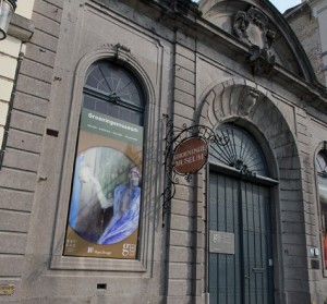 Uno de los interesantes museos de Brujas como el Groeninge Museum.