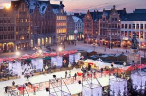 Una bella imagen de la plaza en pleno invierno de Brujas.