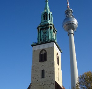 Fernsehturm es como se llama a la popular torre de televisión berlinesa