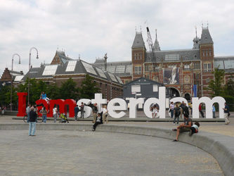 Son muchos los rincones a visitar como los museos Van Gogh, el Rijksmuseum, o el Stedelijk