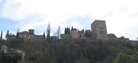Preciosa vista de la Alhambra de Granada desde el Sacromonte