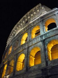 Bella estampa nocturna del Coliseo
