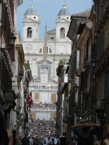  La escalinata de la Plaza de España y la iglesia Trinita dei Monti vistas en perspectiva