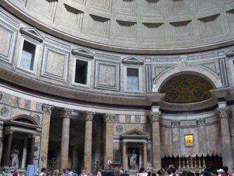 Vista de las paredes interiores y el comienzo de la cúpula