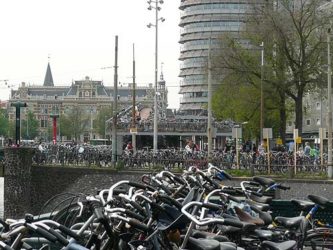 El impresionante aparcamiento de bicicletas junto a la Estación Central