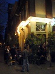 El agradable y acogedor Café ´t Smalle con una ideal terraza junto al canal