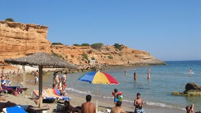 Las turquesas y cristalinas aguas de Ibiza invitan al buceo