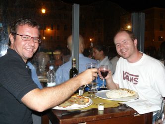 En Roma se puede comer bien y beber vino italiano a buen precio