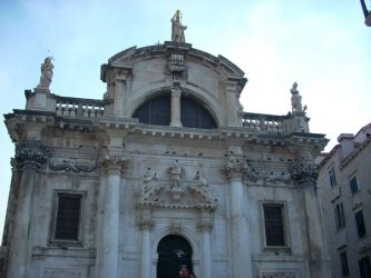 La bella e imponente fachada de este templo de estilo barroco.