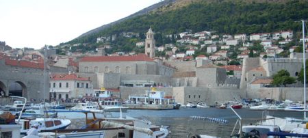 Las salidas hacia allí se realizan a diario desde el puerto viejo de Dubrovnik cada media hora
