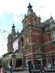 El Stadsschouwburg o Teatro Municipal que abrió sus puertas en 1894