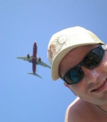 Los aviones se pueden divisar desde playa d´en bossa.