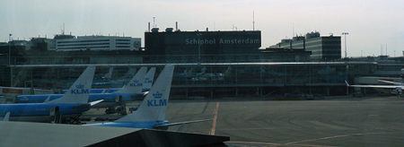 Schiphol Amsterdam es el enorme aeropuerto de la capital holandesa