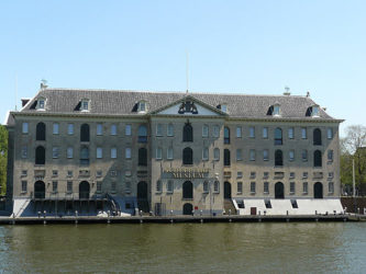 El Museo Marítimo de los Países Bajos dispuesto junto al mar