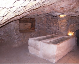 En el interior de la necrópolis de Puig des Molins