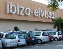 aeropuerto de Ibiza, que se encuentra a algo más de 7 kilómetros de la ciudad.