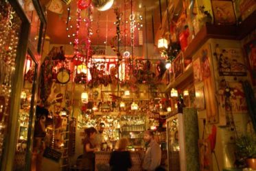 Singular y animado bar en Monastiraki