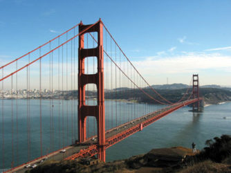 Vista del imponente Golden Gate Bridge de la ciudad de San Francisco.