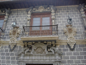 Balcón central del Palacio de la Madraza