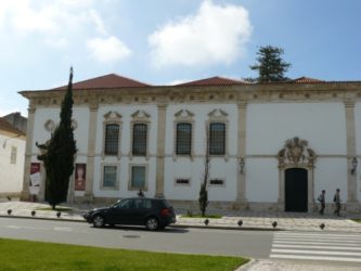 Vista de la fachada del museo de Aveiro situado en el bonito Convento de Jesús.