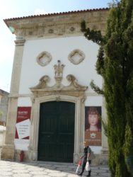 Detalle de la puerta de entrada al museo de Aveiro.