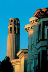 Coit Tower es una famosa torre de la ciudad de San Francisco con grandes vistas.