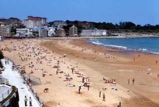La playa del Sardinero es uno de los atractivos de la ciudad de Santander 