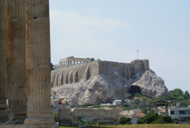 Vista de la Atenas es el término con la que se la llamo, porque cuenta la mitología que la diosa de la sabiduría Atenea, consiguió ganar está ciudad al vencer a Poseidón.desde el Templo de Zeus