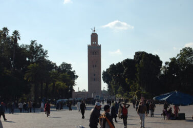 La ciudad de Marrakech y su gran mezquita de la Koutoubia