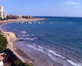 La playa de la Albufereta se encuentra en la zona noroeste de Alicante,