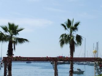 Es el paseo más popular y se encuentra justo sobre el viejo malecón portuario, junto al mar conformando así uno de los paseos marítimos más bonitos de España.