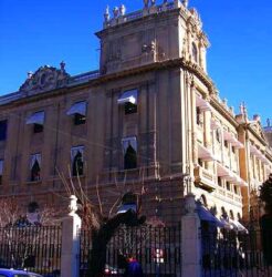 Situada en un hermoso palacio de principios del siglo XX, se encuentra la Diputación Provincial.