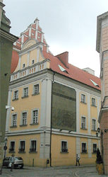 Vista del interesante palacio de Dzialynski que también vemos en la zona de la plaza del mercado.
