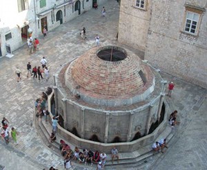 Vista desde la muralla de la famosa fuente de Onofrio.