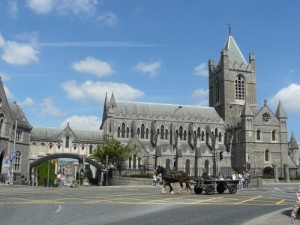 Christ Church Cathedral es uno de los atractivos de la ciudad de Dublín.