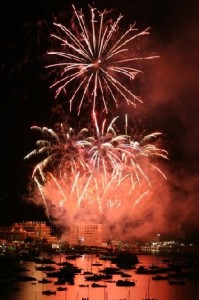 Los fuegos artificiales forman parte de muchas fiestas y celebraciones en Ibiza.