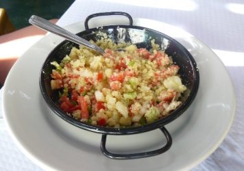 En veranito el fresco y sabroso gazpacho andaluz o el ajo blanco para los más atrevidos, así como la pipirrana.