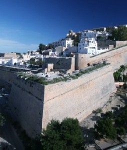 Las imponentes y bellas murallas renacentistas de Ibiza