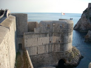 La torre Bokar vigilaba el mar y la Puerta de Pile en las murallas de Dubrovnik.