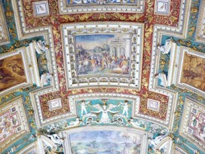 Detalle del techo de una de las salas de los Museos Vaticanos