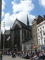 Fachada de la imponente Iglesia Nueva o Nieuwe Kerk