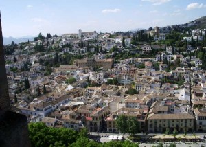El legendario barrio del Albaicín, desde la Alhambra