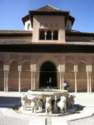 El maravilloso Patio de los Leones de la Alhambra