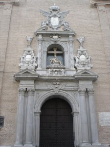 Gran portada de acceso a la Basílica de Nuestra señora de las Angustias