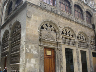 Puerta de acceso a la Capilla Real