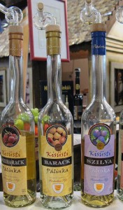 Aquí podemos ver tres clases de Pálinka, un brandy-aguardiente que generalmente es de cereza.