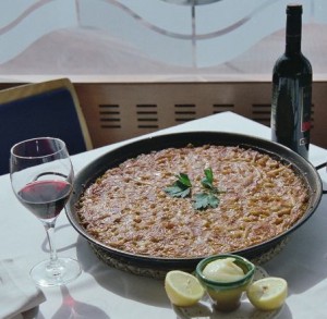 En general la gastronomía alicantina es fiel a la cocina mediterránea, y el arroz es el protagonista principal de muchas de sus especialidades.