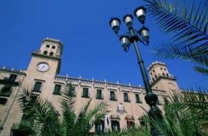 El Ayuntamiento de Alicante es una magnífica obra de arquitectura civil barroca.