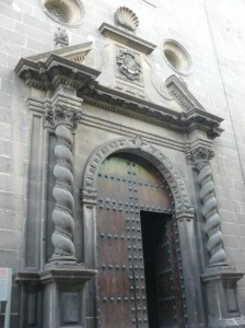 La puerta de entrada a la iglesia de San Francisco de Borja